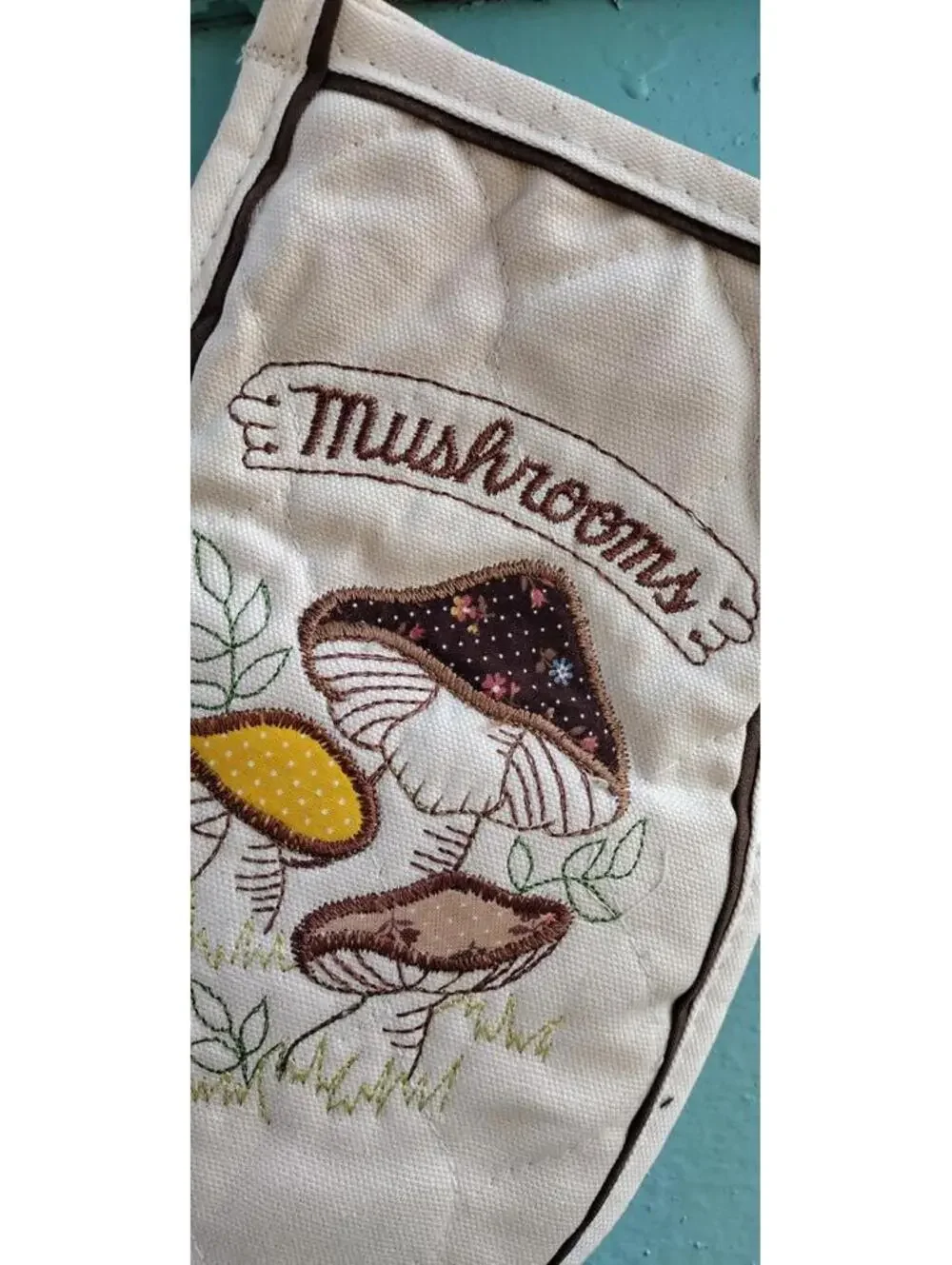 Vintage 1980s Oven Mitten Mushrooms Embroidered Brown & Cream Cotton Ring Wood